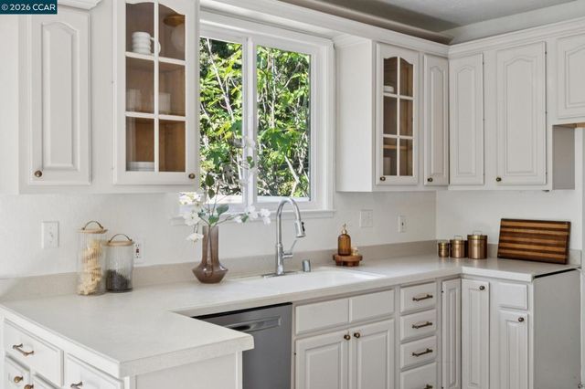 11 Bradley Ave, Walnut Creek, CA 94596