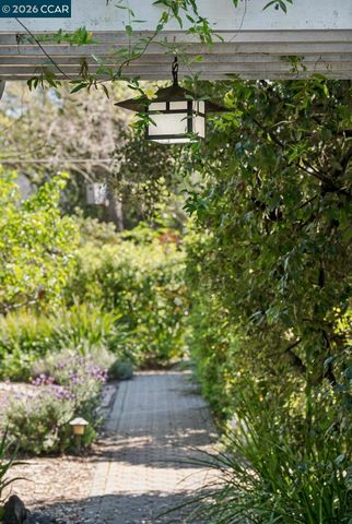 11 Bradley Ave, Walnut Creek, CA 94596