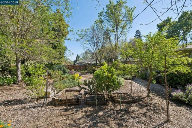 11 Bradley Ave, Walnut Creek, CA 94596