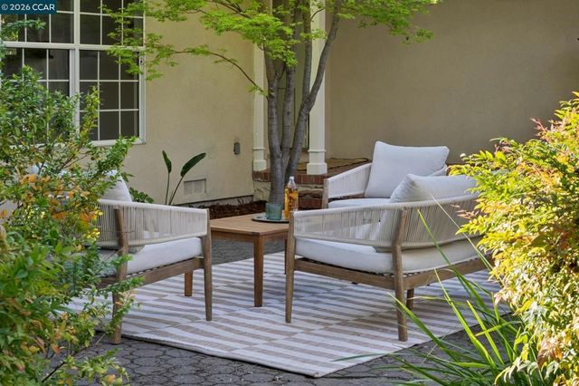 11 Bradley Ave, Walnut Creek, CA 94596