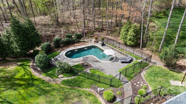 188 Honeysuckle Creek Loop, Mooresville, NC 28117