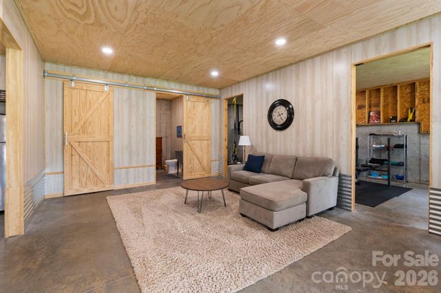 188 Honeysuckle Creek Loop, Mooresville, NC 28117