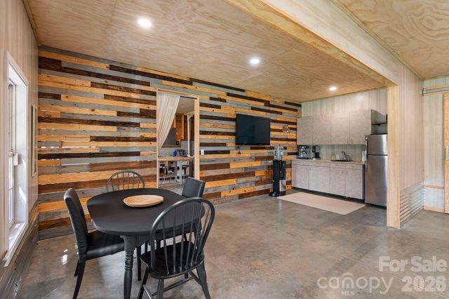 188 Honeysuckle Creek Loop, Mooresville, NC 28117