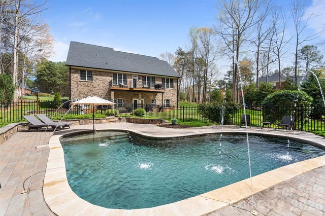 188 Honeysuckle Creek Loop, Mooresville, NC 28117