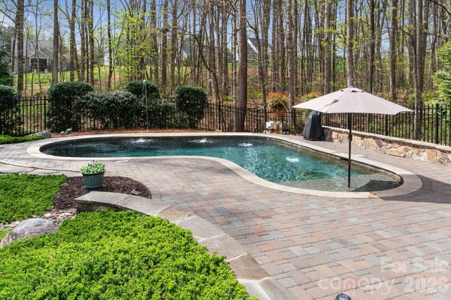 188 Honeysuckle Creek Loop, Mooresville, NC 28117