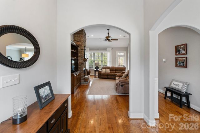 188 Honeysuckle Creek Loop, Mooresville, NC 28117