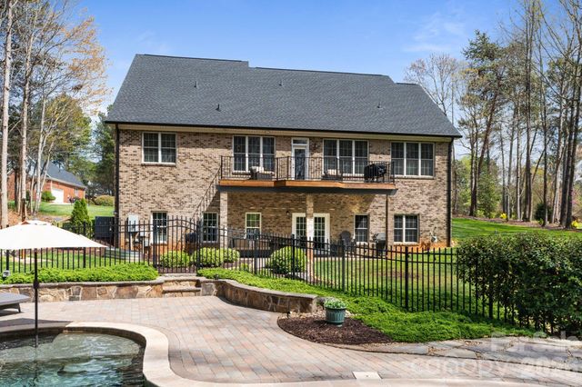 188 Honeysuckle Creek Loop, Mooresville, NC 28117