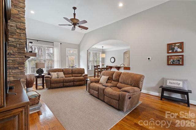 188 Honeysuckle Creek Loop, Mooresville, NC 28117