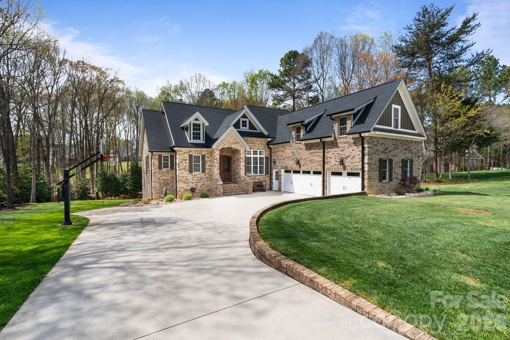 188 Honeysuckle Creek Loop, Mooresville, NC 28117