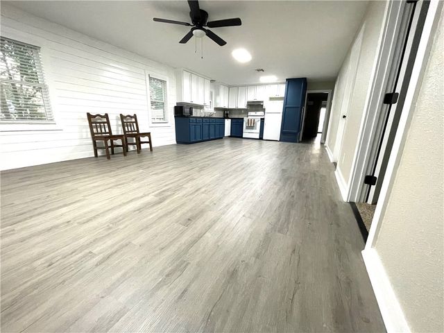 335 Stephens Loop, Lake City, TX 78368