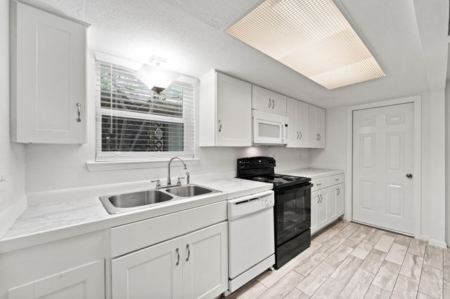 3 W Woodtimber Court, The Woodlands, TX 77381