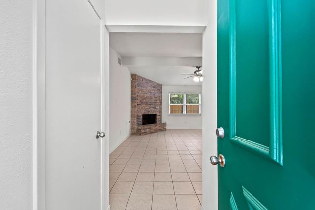 3 W Woodtimber Court, The Woodlands, TX 77381