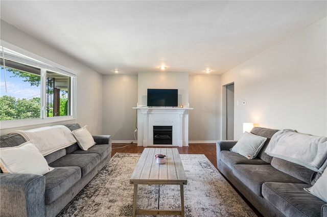 2316 Mission St, South Side, PA 15203