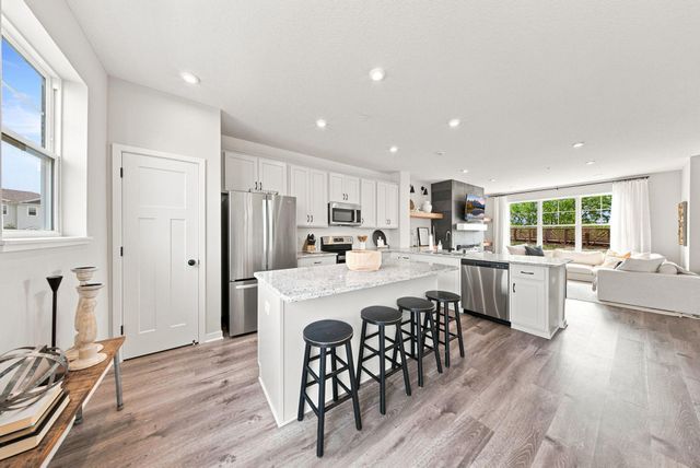 2217 Gateway Curve, North Saint Paul, MN 55109