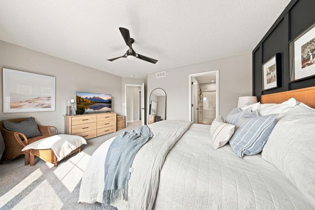 2217 Gateway Curve, North Saint Paul, MN 55109