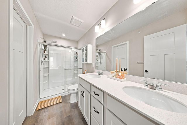 2217 Gateway Curve, North Saint Paul, MN 55109