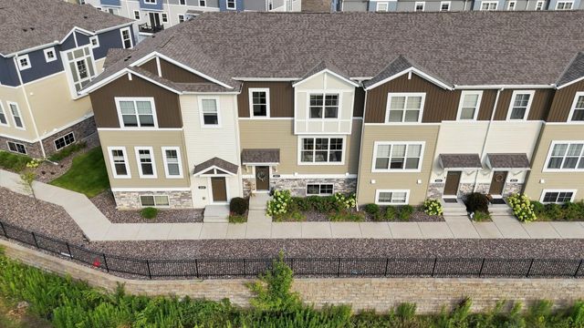 2217 Gateway Curve, North Saint Paul, MN 55109
