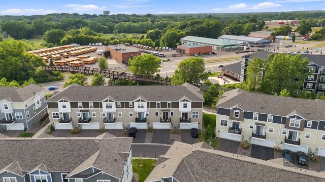 2217 Gateway Curve, North Saint Paul, MN 55109