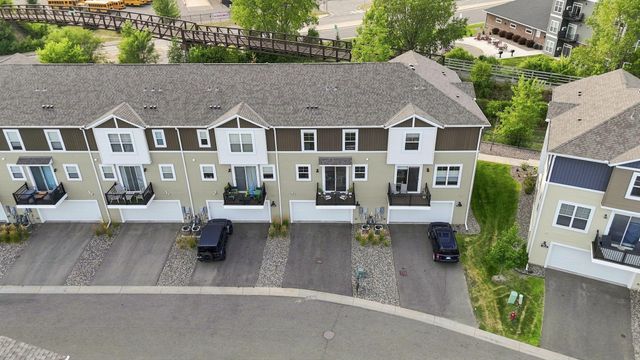 2217 Gateway Curve, North Saint Paul, MN 55109