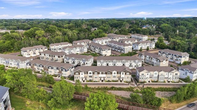 2217 Gateway Curve, North Saint Paul, MN 55109