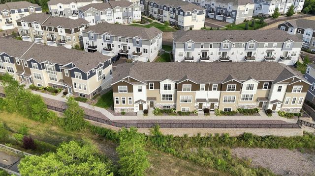 2217 Gateway Curve, North Saint Paul, MN 55109