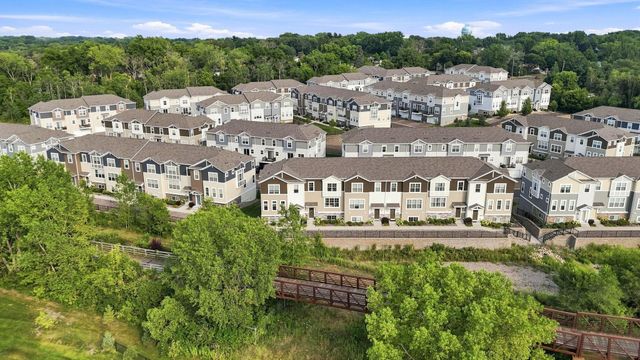 2217 Gateway Curve, North Saint Paul, MN 55109