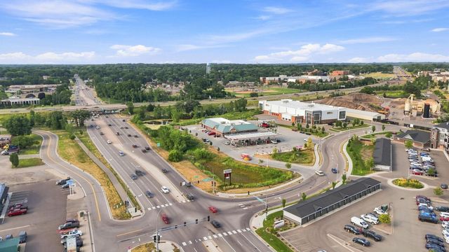 2217 Gateway Curve, North Saint Paul, MN 55109