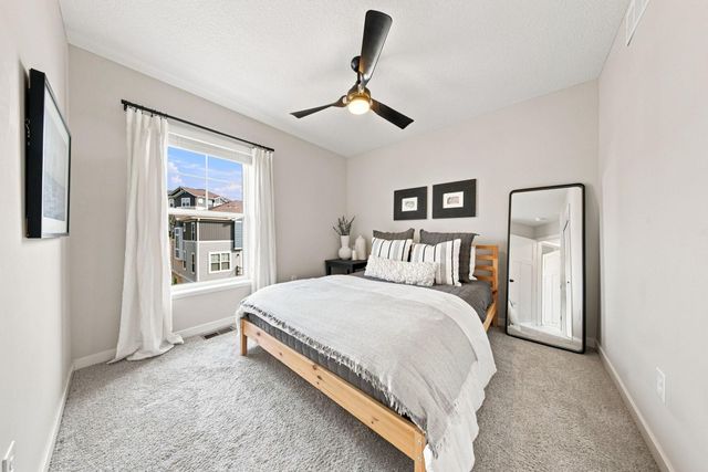 2217 Gateway Curve, North Saint Paul, MN 55109