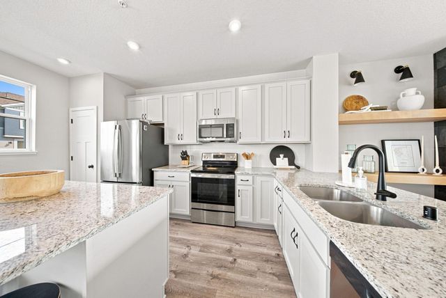 2217 Gateway Curve, North Saint Paul, MN 55109