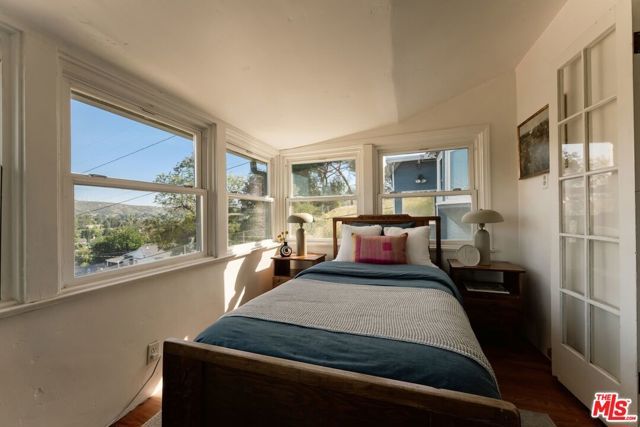 9866 Mcbroom Street, Sunland (los Angeles), CA 91040