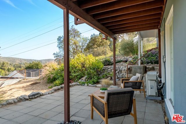 9866 Mcbroom Street, Sunland (los Angeles), CA 91040