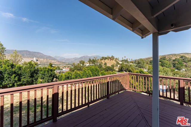 9866 Mcbroom Street, Sunland (los Angeles), CA 91040