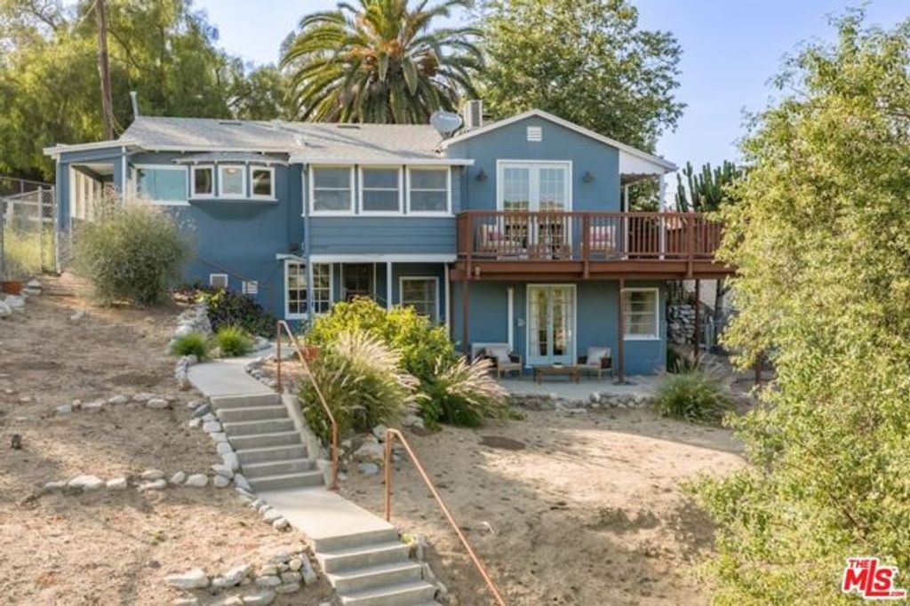 9866 Mcbroom Street, Sunland (los Angeles), CA 91040