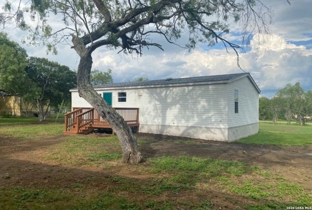 129 Oak Park, Adkins, TX 78101