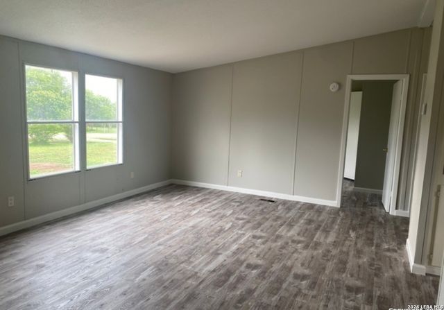 129 Oak Park, Adkins, TX 78101