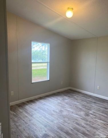 129 Oak Park, Adkins, TX 78101