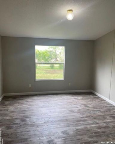 129 Oak Park, Adkins, TX 78101