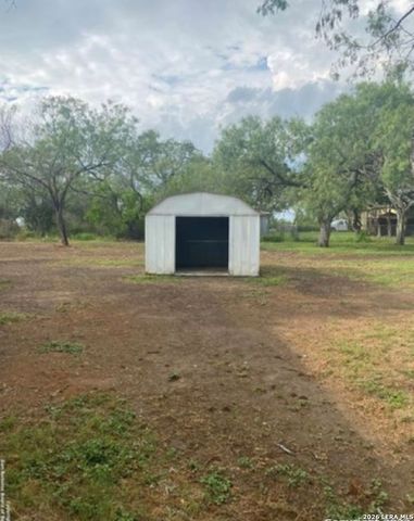 129 Oak Park, Adkins, TX 78101