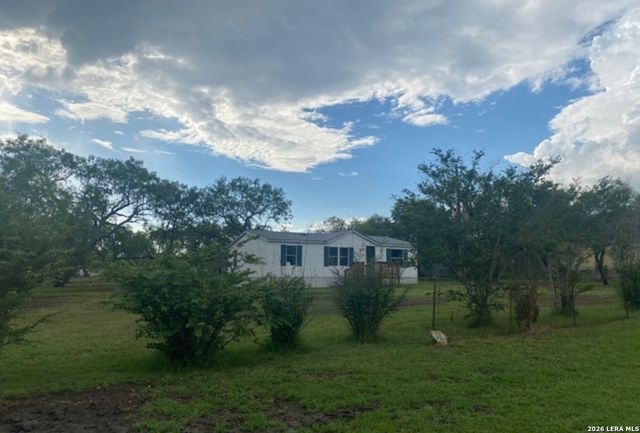 129 Oak Park, Adkins, TX 78101