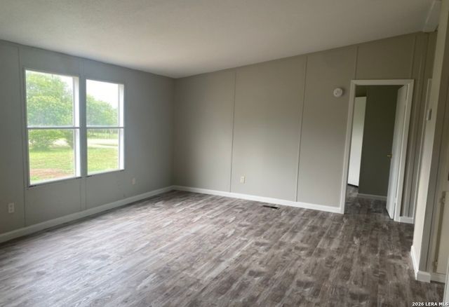 129 Oak Park, Adkins, TX 78101