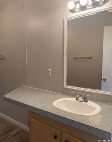 129 Oak Park, Adkins, TX 78101