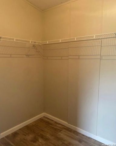 129 Oak Park, Adkins, TX 78101