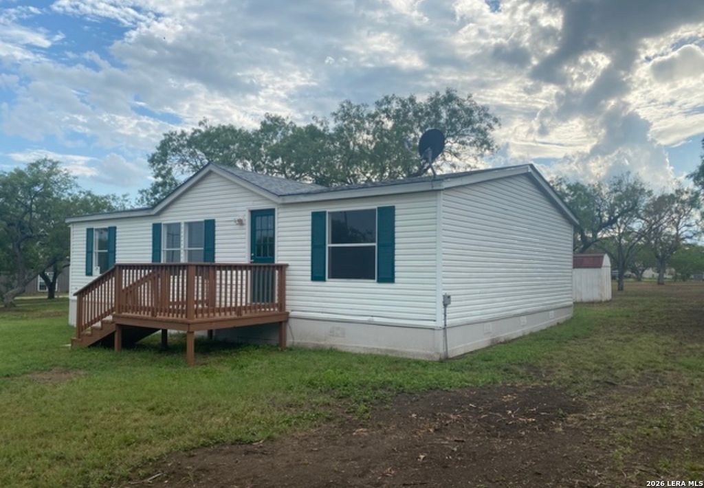 129 Oak Park, Adkins, TX 78101