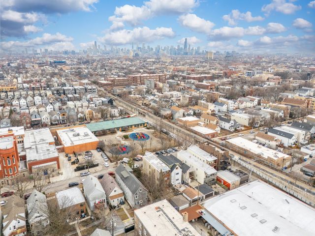 1814 N Richmond Street, Chicago, IL 60647