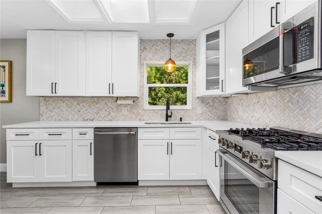 799 E 22ND AVENUE, New Smyrna Beach, FL 32169