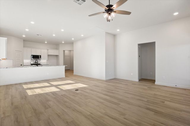 2002 Cottonwood Avenue, Wolfforth, TX 79382