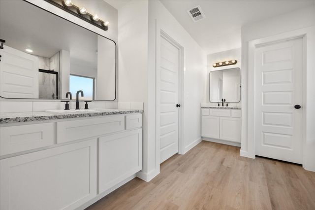 2002 Cottonwood Avenue, Wolfforth, TX 79382