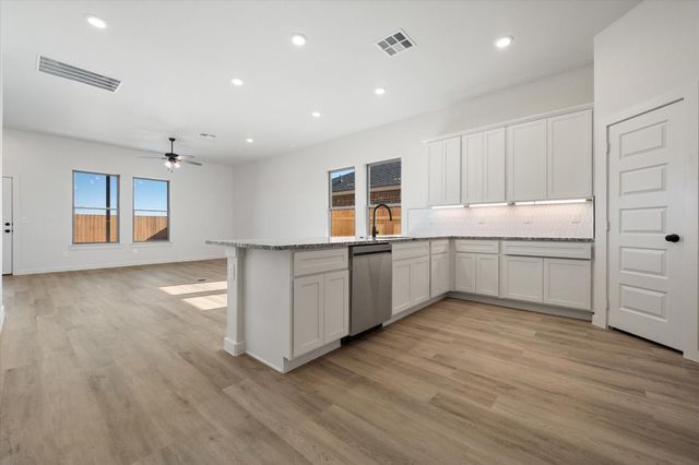 2002 Cottonwood Avenue, Wolfforth, TX 79382