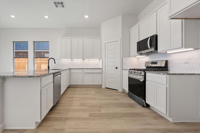 2002 Cottonwood Avenue, Wolfforth, TX 79382