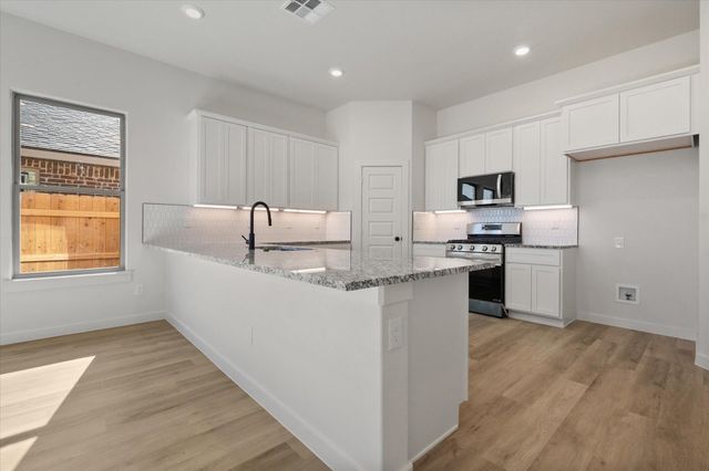 2002 Cottonwood Avenue, Wolfforth, TX 79382